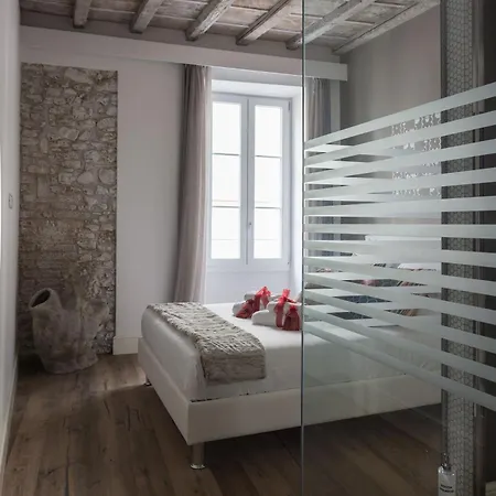 Rose - Santo Spirito District * Firenze